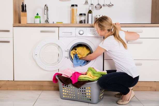 چرا لباسشویی روی خشک کن نمی رود؟